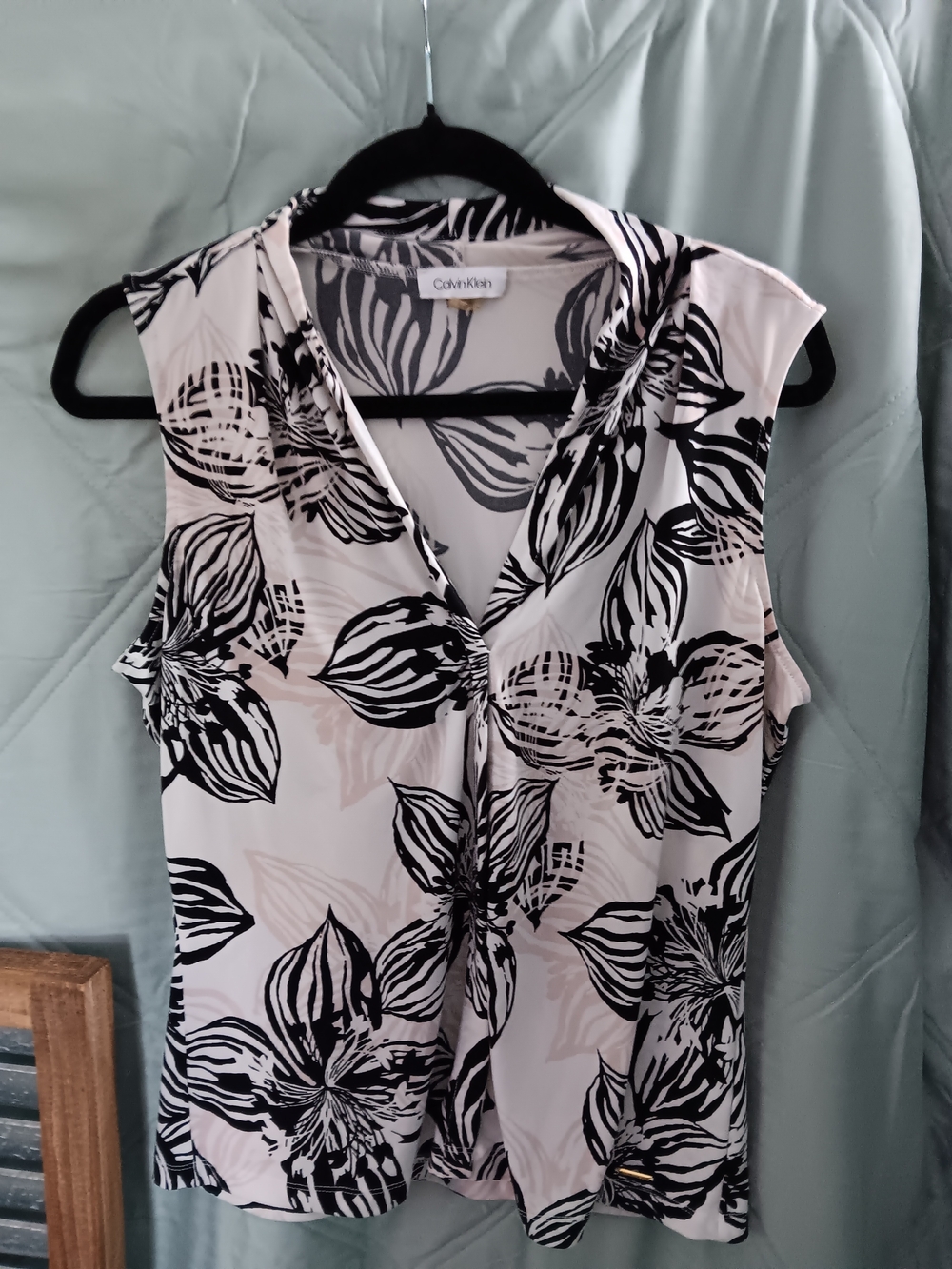 Calvin Klein Black & White Floral Sleeveless V-Neck Blouse